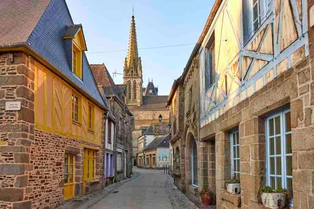 Charmante Maison, Coeur De Bourg Bazouges-la-Perouse Exterior photo